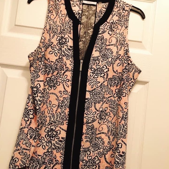 Dex Ramuz Lace Back Blouse - Picture 4 of 5